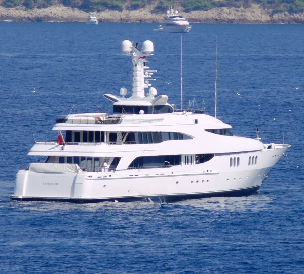 ultima 2 yacht